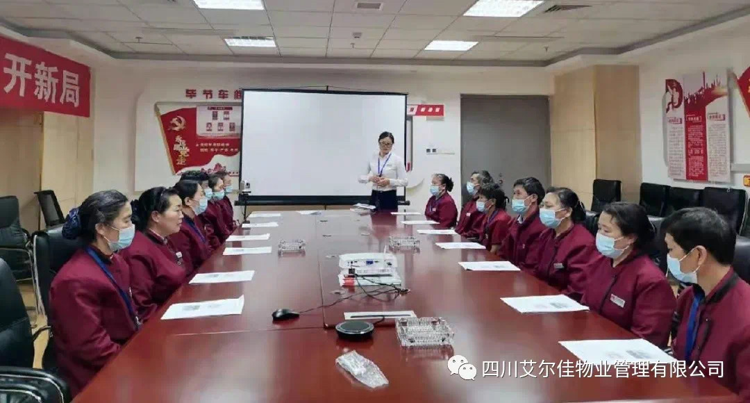 我司培訓(xùn)旨在加強(qiáng)員工個(gè)人能力、提高工作服務(wù)水平、提升高鐵對(duì)外形象！